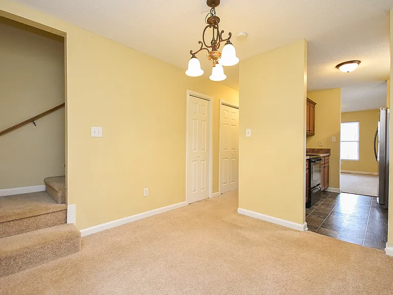 421 Viola St — Photo 8