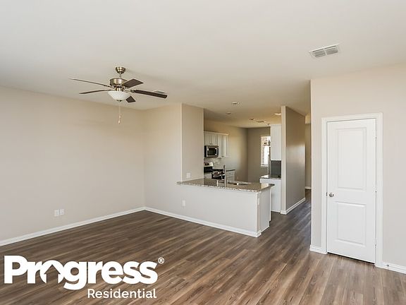 3rd image of 720 Willow Ln