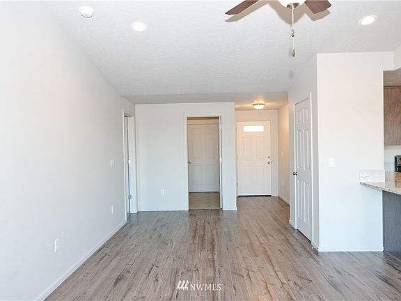 5th image of 1045 E Mount Baker St