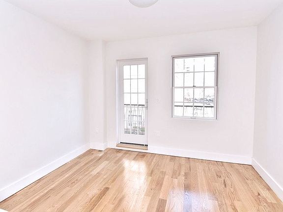 4th image of 10 W 132nd St #3C