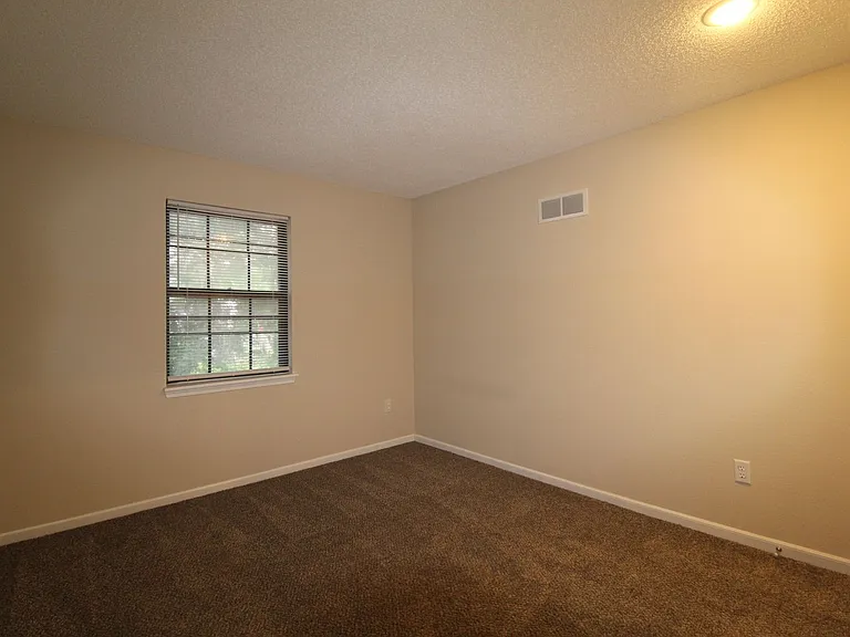 115 N Saxony Dr — Photo 6