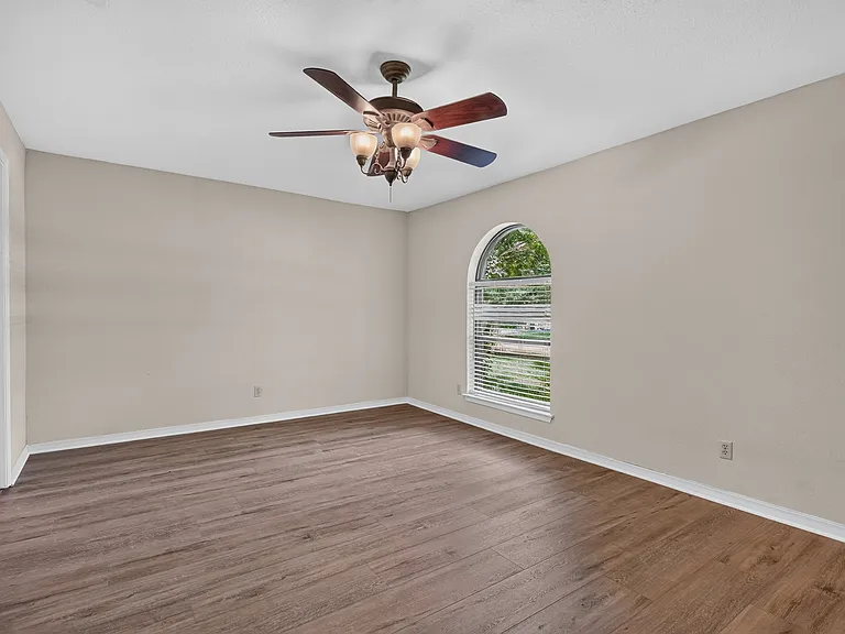 2305 Shady Creek Dr — Photo 14