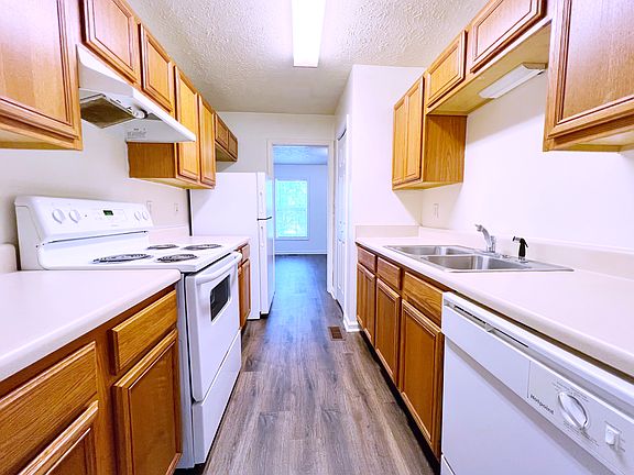 4th image of 2200 Spring Garden St APT B