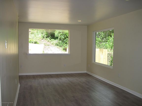 3rd image of 2850 Woodland Lake Dr