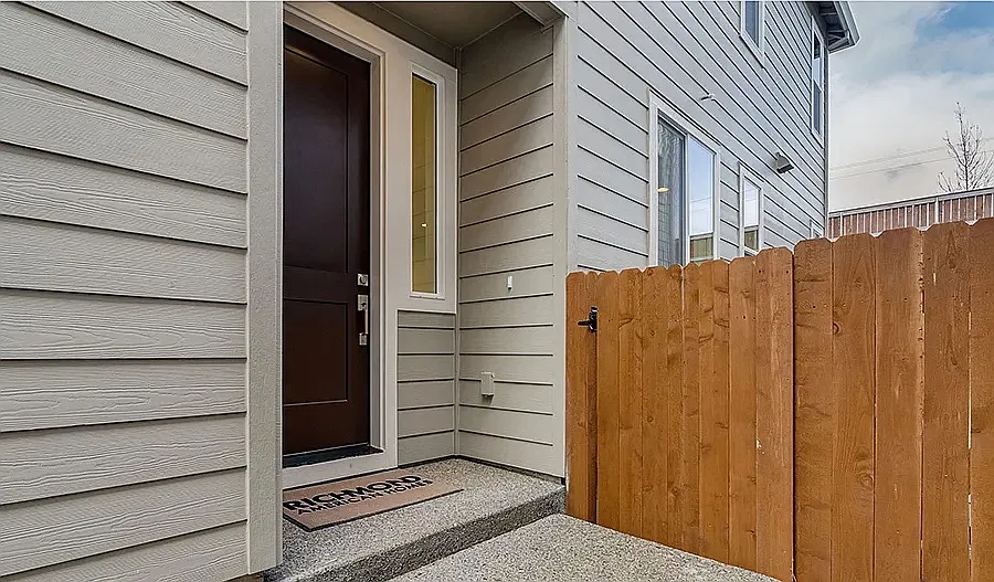 3 bed, 2.5 bath, 1760 sqft, $2,720 — Photo 2