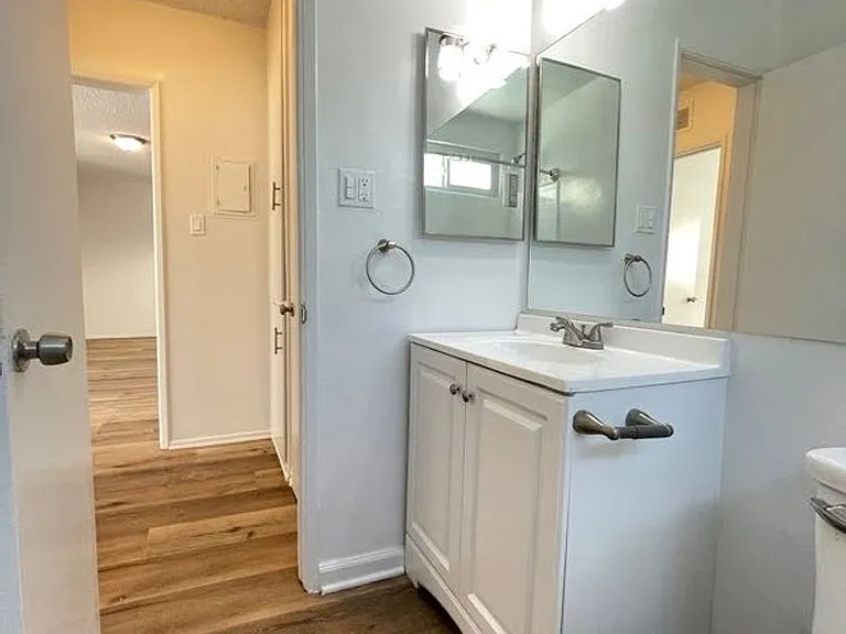 6632 Darby Ave — Photo 16