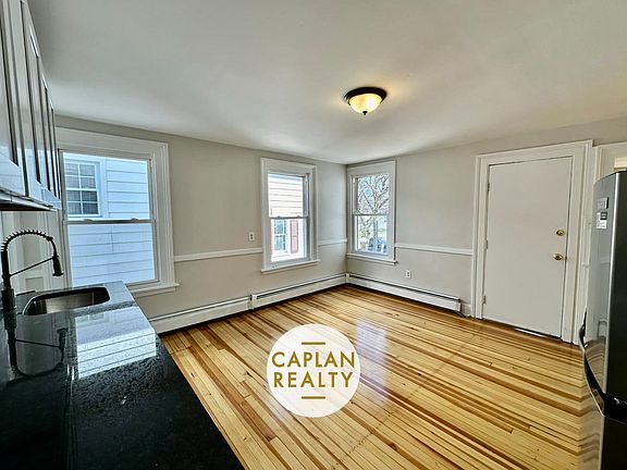 4th image of 89 Carlisle St #B