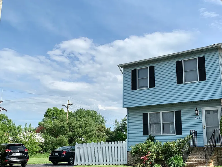 875 Vine St — Photo 1