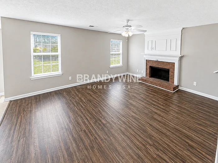 4 bed, 2.5 bath, 2066 sqft, $2,404 — Photo 4