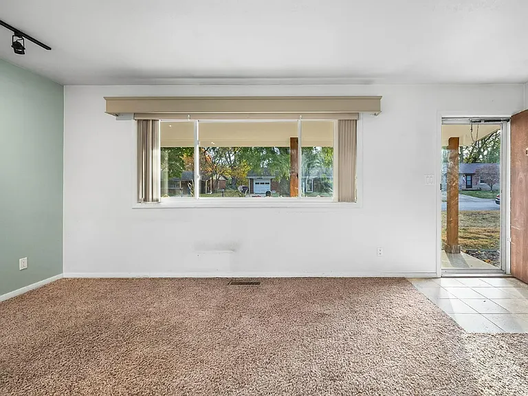 137 Prophet Dr — Photo 3