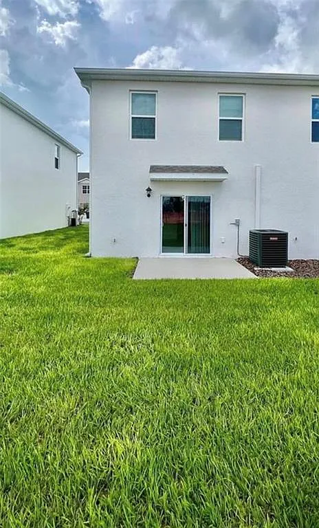 3 bed, 2.5 bath, 1488 sqft, $2,100 — Photo 2