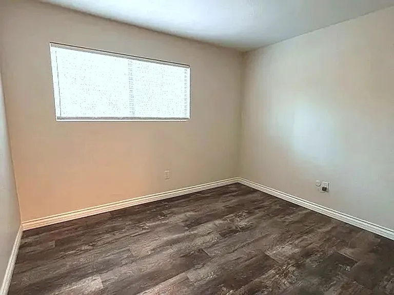 24851 Rollingwood Rd — Photo 11