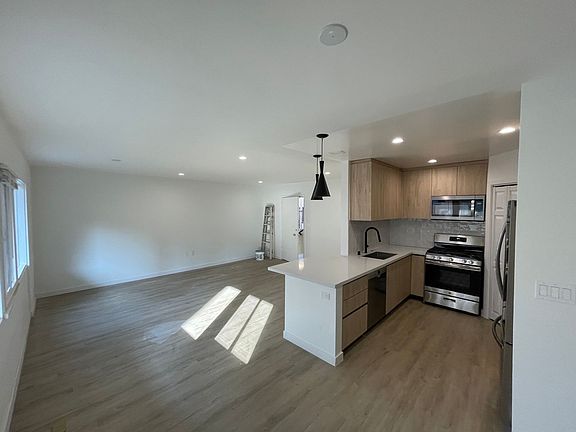 4th image of 11748 Dorothy St #4
