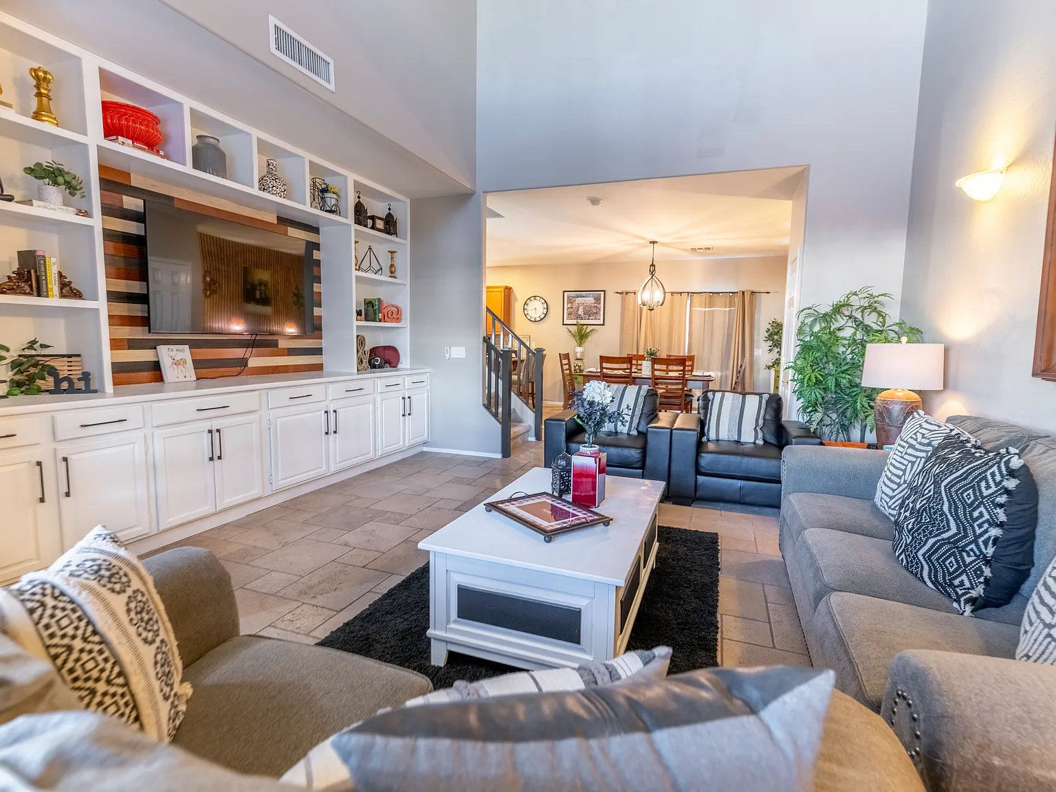 3 bed, 2.5 bath, 2140 sqft, $3,295 — Photo 3