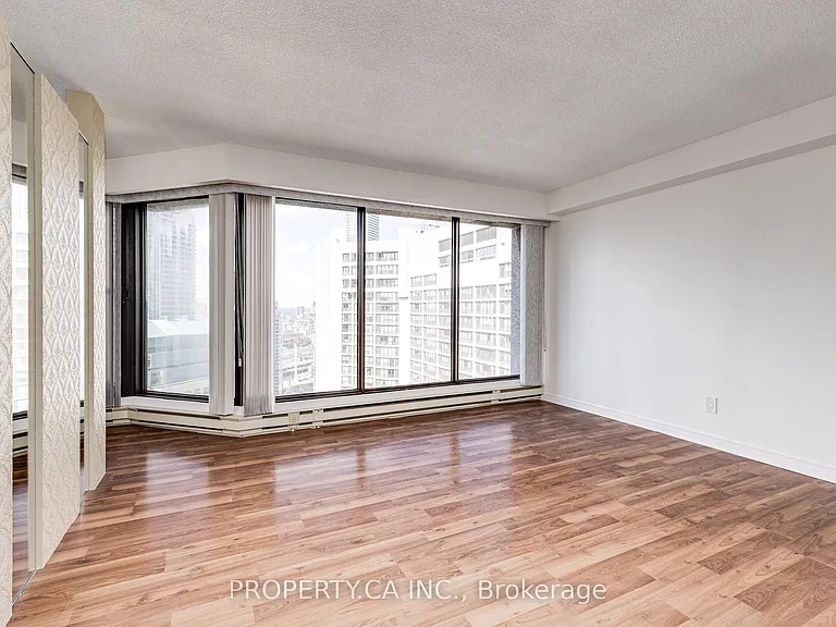 65 Harbour Sq #3209 — Photo 3