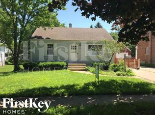 1114 Jewett St, Woodstock, IL 60098