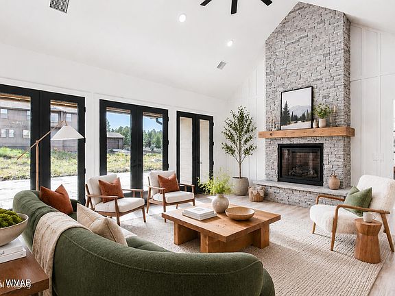 3rd image of 2601 W Edgewater