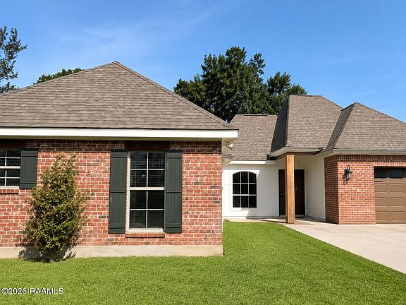 2nd image of 104 Woodlake Ln