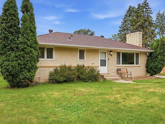 2nd image of 2226 Cardinal Pl
