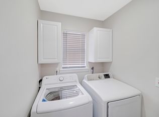 126 E Green Valley Cir, Newark, DE 19711