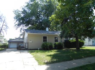 115 S Chestnut Dr, Streamwood, IL 60107