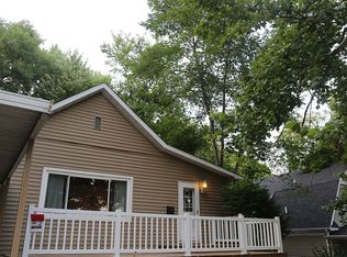 215 W Sangamon Ave, Petersburg, IL 62675