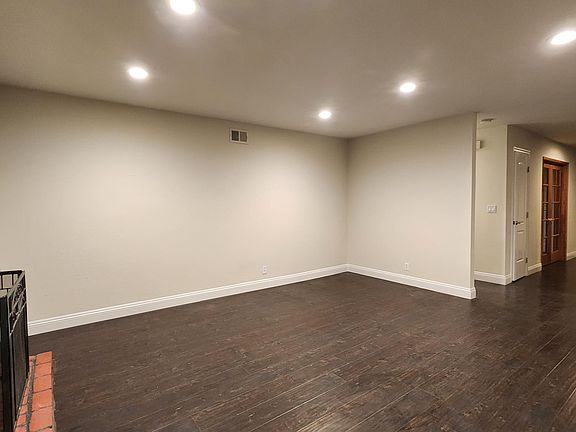 2nd image of 141 Farnham Ct