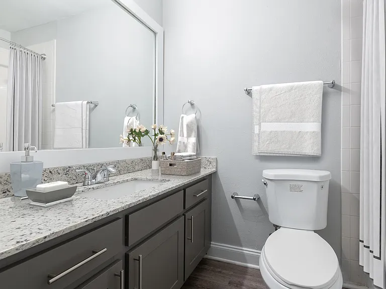 Doral Apartments — Photo 36