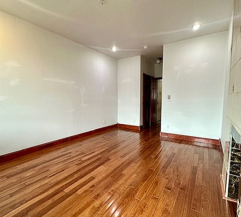 4th image of 219 Franklin St #3