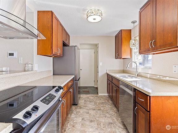 4th image of 3103 Sylvia Boulevard S