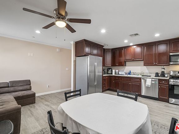 4th image of 10540 Coloma St