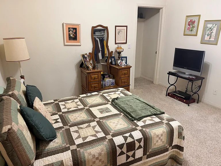 Guest Bedroom 01