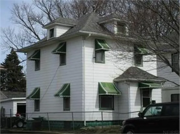 912 W 7th St, Waterloo, IA 50702