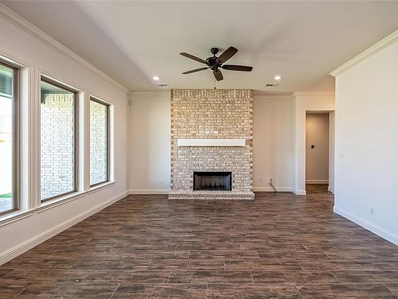 4th image of 10328 Creekside Ln