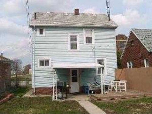 2nd image of 1126 E Manhattan Blvd