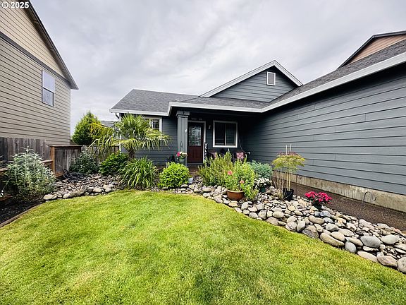 2nd image of 3320 Daffodil Dr