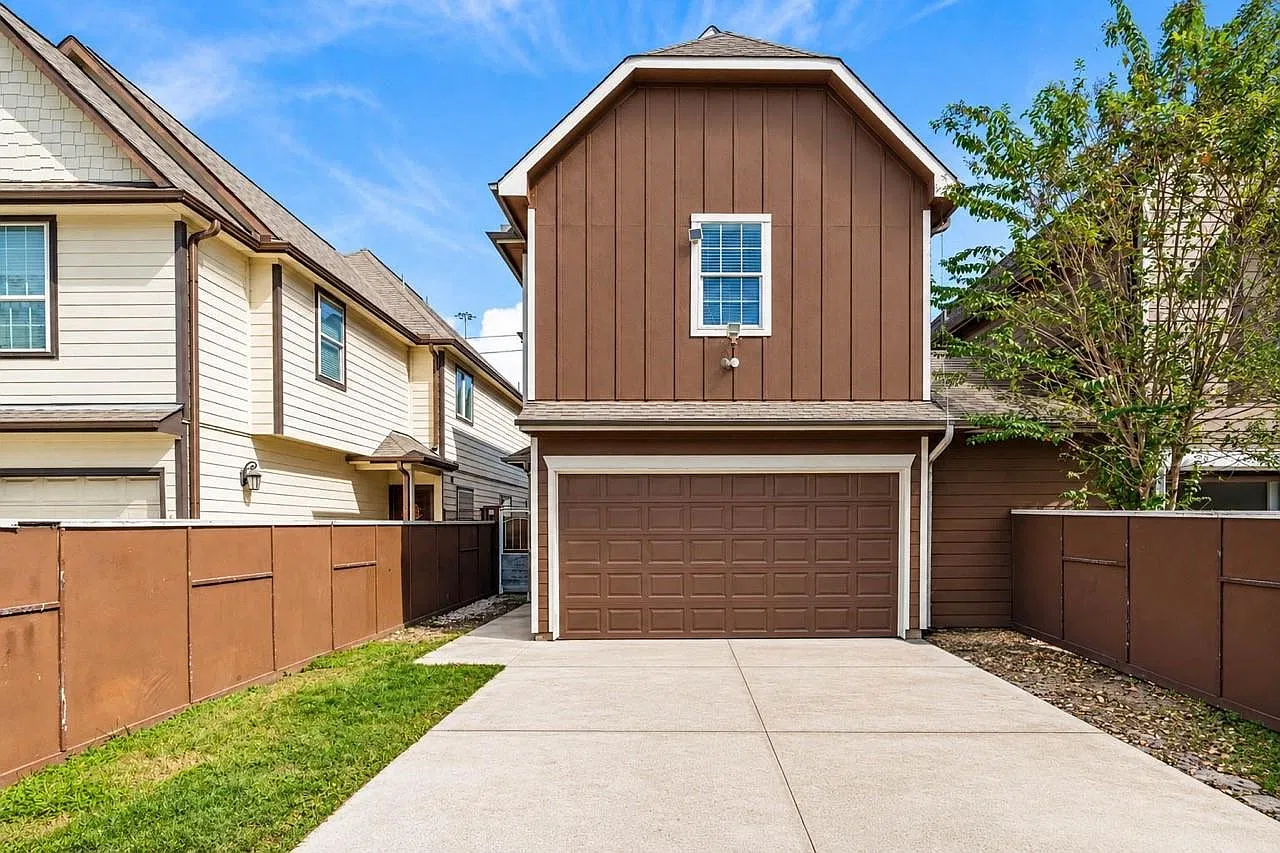 4 bed, 2.5 bath, 2043 sqft, $2,250 — Photo 1