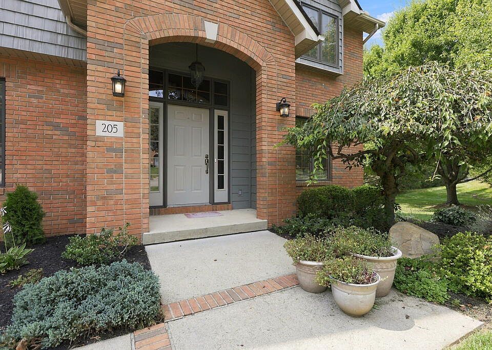 10th image of 205 Falcon Dr