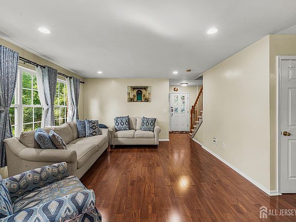 3rd image of 262 Retta Ct
