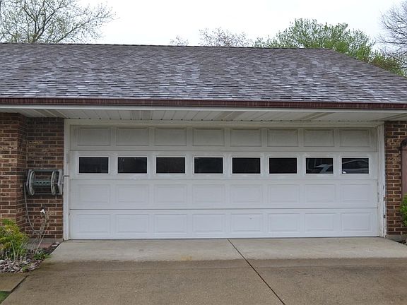 3rd image of 1031 Armsgate Rd