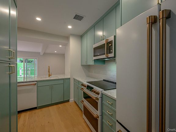 4th image of 29 Fairway Place #6
