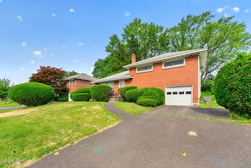 2nd image of 121 Ramsey Place