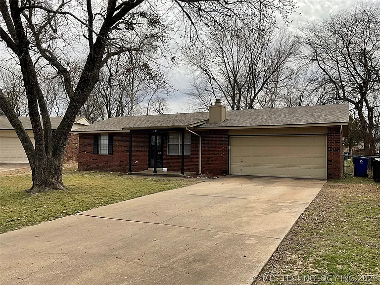 109 W Waco St — Photo 1
