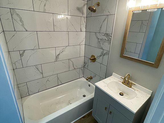 3rd image of 1368 Buena Vista Blvd SE #C