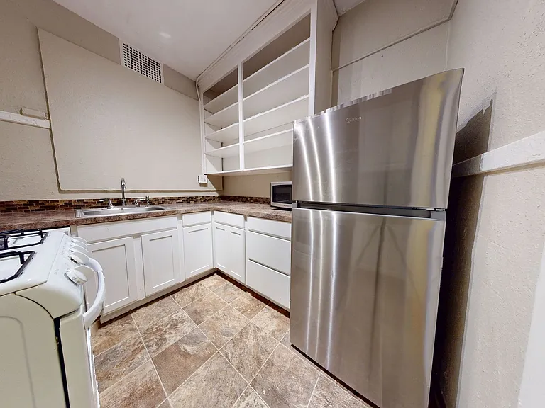 Roycroft Apartments — Photo 30