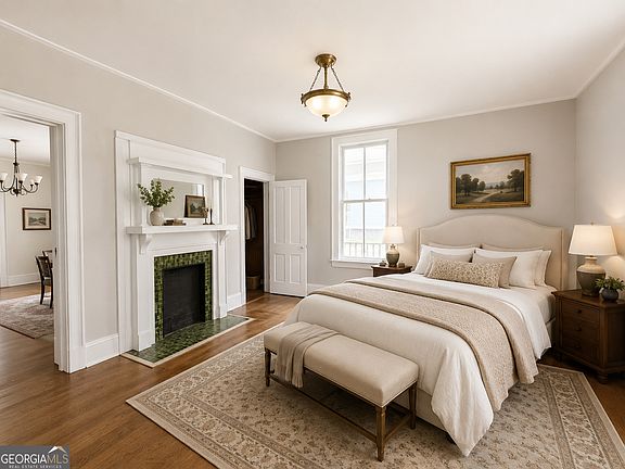 27th image of 215 Frobel St