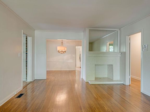 4th image of 105 Lasalle Ct