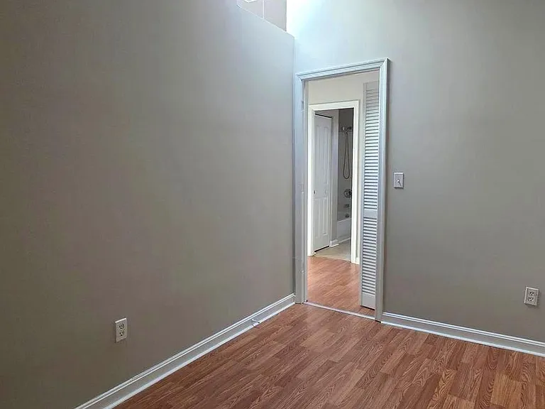 539 N Luzerne Ave — Photo 19