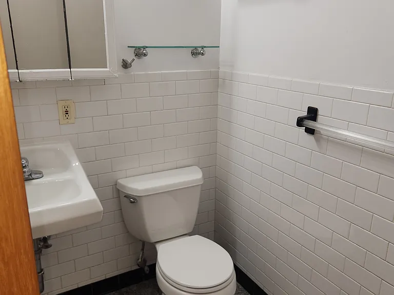 232 E 64th St #21 — Photo 12