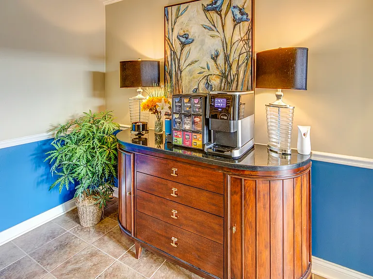 Crown Plaza Apartments — Photo 4